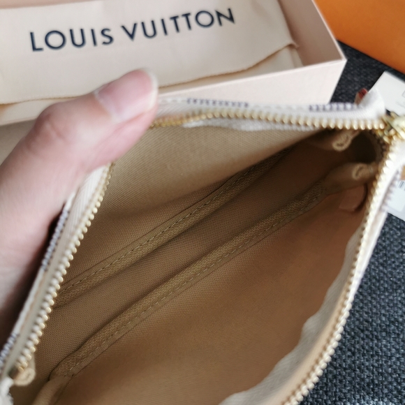 $6️⃣7️⃣5️⃣Louis Vuitton Mini Pochette Damier Azure - Picture 6 of 7